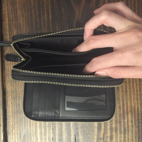 SOLD Coach black leather wristlet wallet - Picture 4 of 5